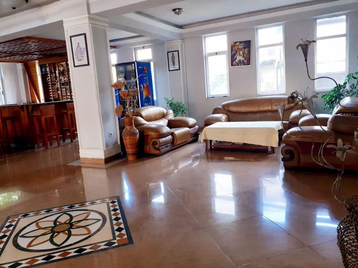 Amenities Hotel Аддис-Абеба Экстерьер фото